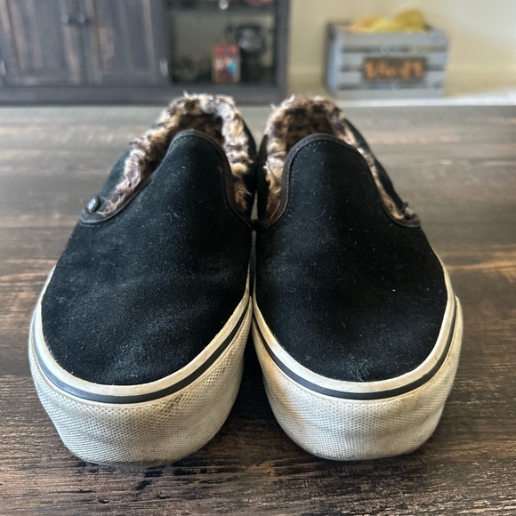 Vans - Platform Black Suede Slip-On Shoes with Fur Lining - Picture 2 of 5